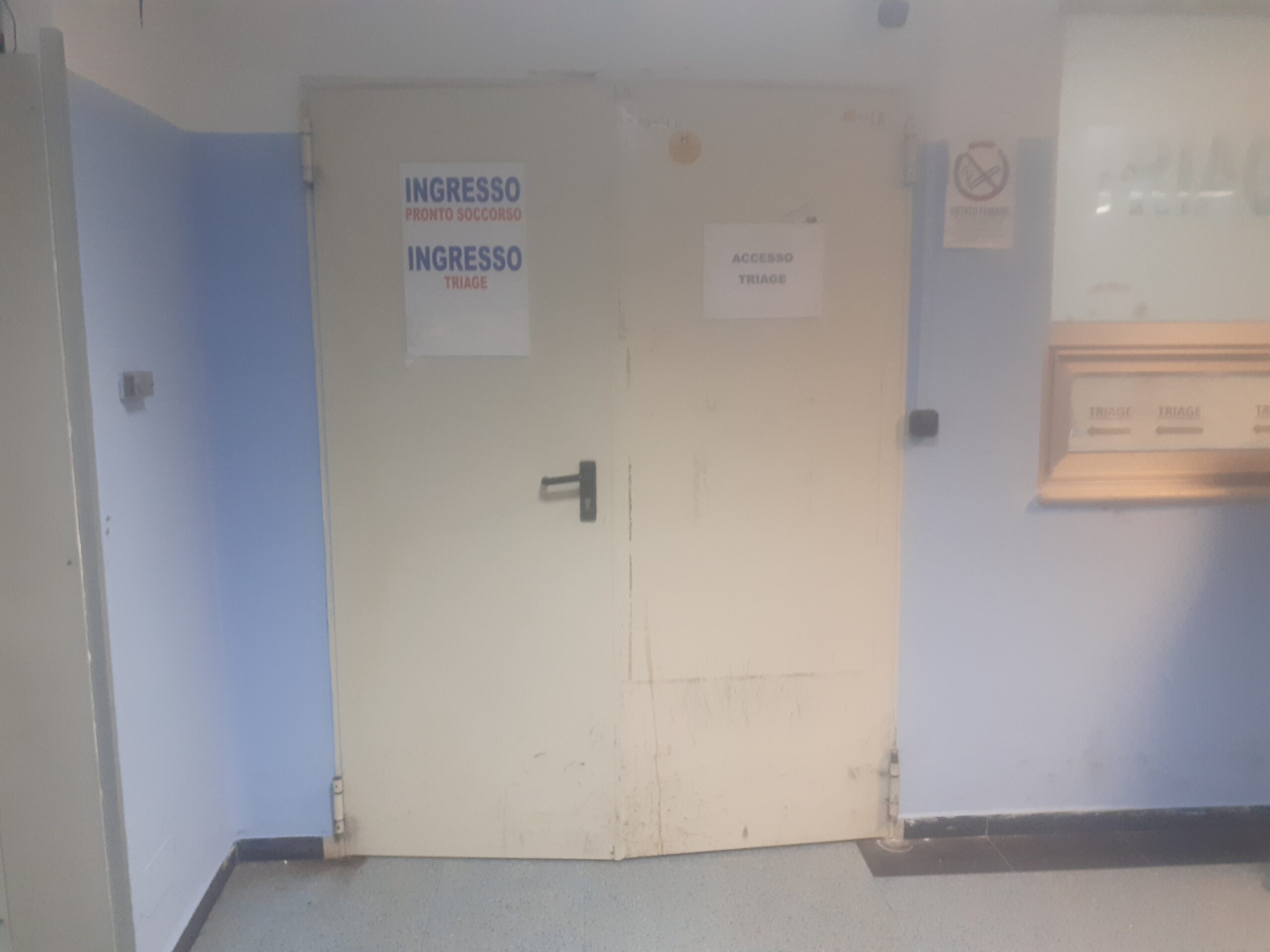 Al momento stai visualizzando Pronto soccorso, arriva in ambulanza con codice arancione dopo sette ore ancora in attesa degli accertamenti medici