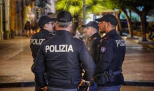 Scopri di più sull'articolo Ubriaco crea il caos vicino via Atenea e aggredisce due poliziotti, arrestato 