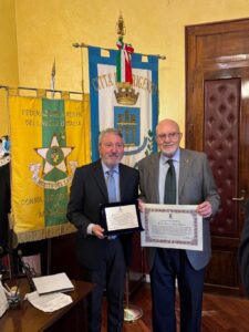 Scopri di più sull'articolo Agrigento, il sindaco Miccichè consegna targa e attestato di riconoscimento al Cavaliere Franco Messina