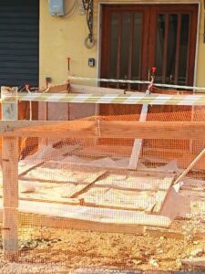 Scopri di più sull'articolo Cantiere per un ascensore esterno fermo da settimane in via Crispi