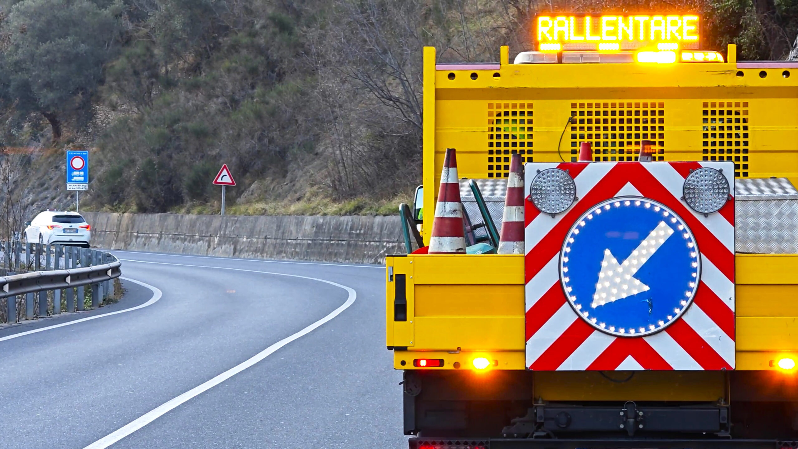 Al momento stai visualizzando Tragico incidente a Naro, scontro tra un’auto e un mezzo pesante: un morto e due feriti