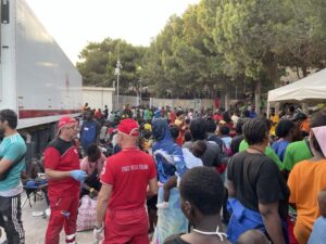 Scopri di più sull'articolo Sette sbarchi con 292 migranti a Lampedusa, molte persone in ospedale