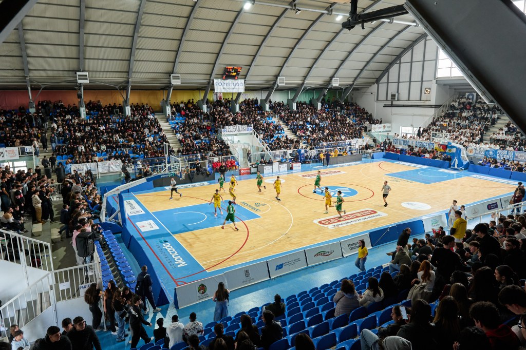 Scopri di più sull'articolo Fortitudo School Cup: sport, scuola e appartenenza al PalaMoncada
