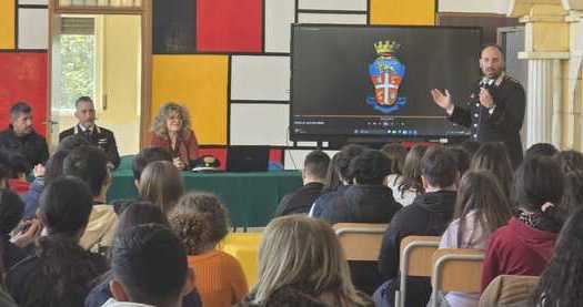 Al momento stai visualizzando NARO, legalità e memoria: i Carabinieri incontrano gli studenti