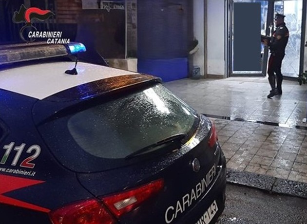 Al momento stai visualizzando Tentano il furto in un negozio, arrestato 55enne e denunciano un 59enne