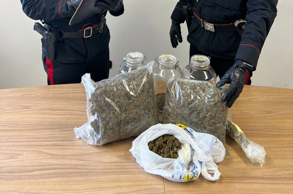 Al momento stai visualizzando Agrigento – Nascondeva oltre 2kg di droga nel garage: arrestato