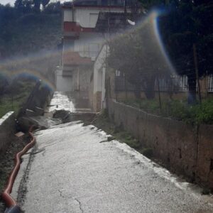 Scopri di più sull'articolo Crollo in via Portella, famiglia “ostaggio” in casa propria: la denuncia