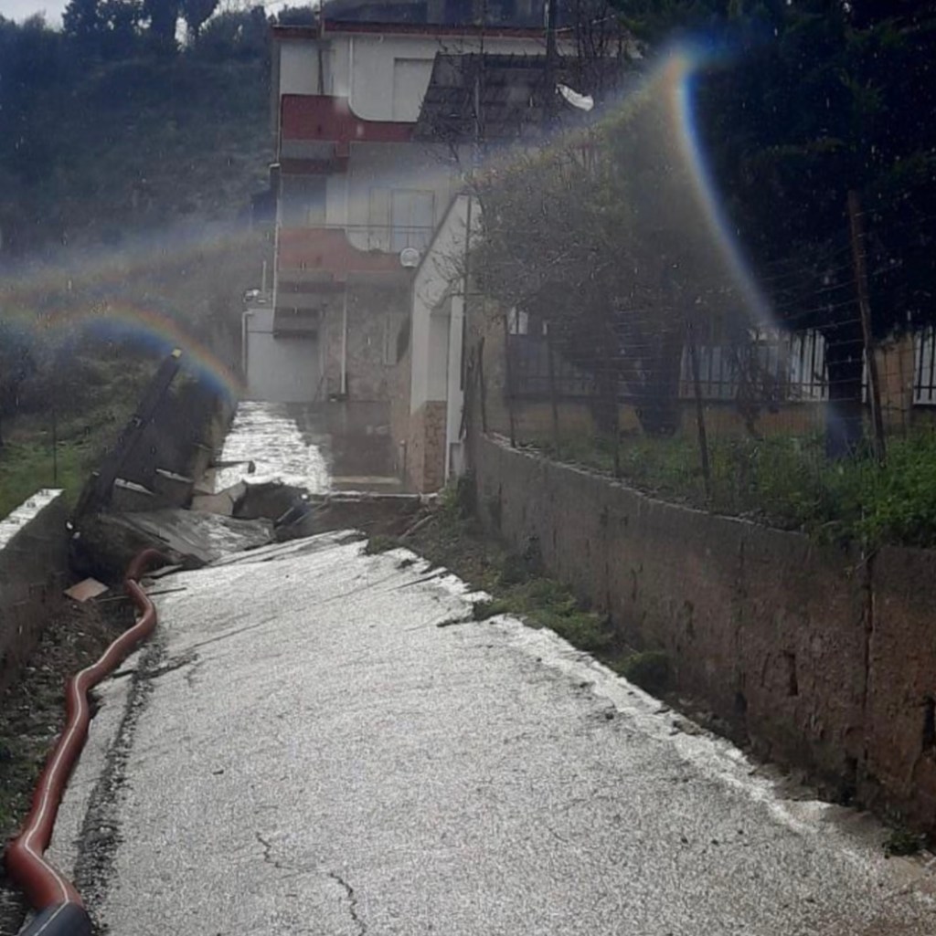 Al momento stai visualizzando Crollo in via Portella, famiglia “ostaggio” in casa propria: la denuncia
