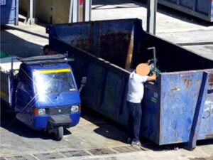 Scopri di più sull'articolo Rubavano materiale ferroso e minacciavano operai di una ditta rifiuti: due arresti