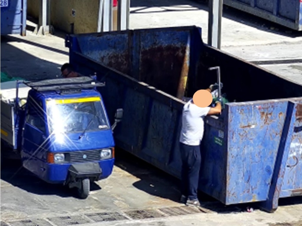 Al momento stai visualizzando Rubavano materiale ferroso e minacciavano operai di una ditta rifiuti: due arresti