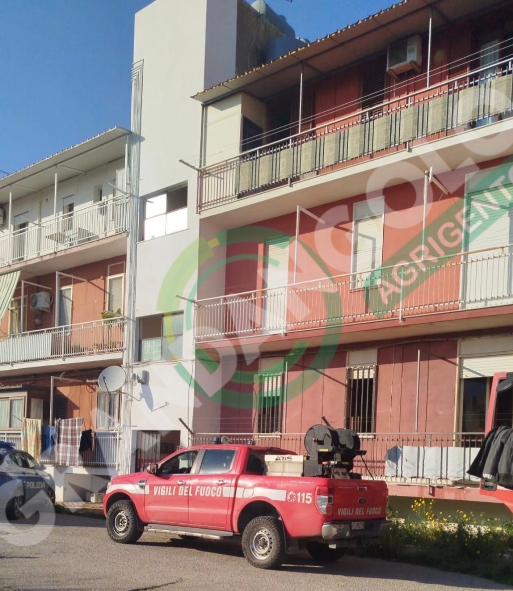 Scopri di più sull'articolo Scoppia incendio in una casa abbandonata a Villaseta: l’intervento dei vigili del fuoco e polizia