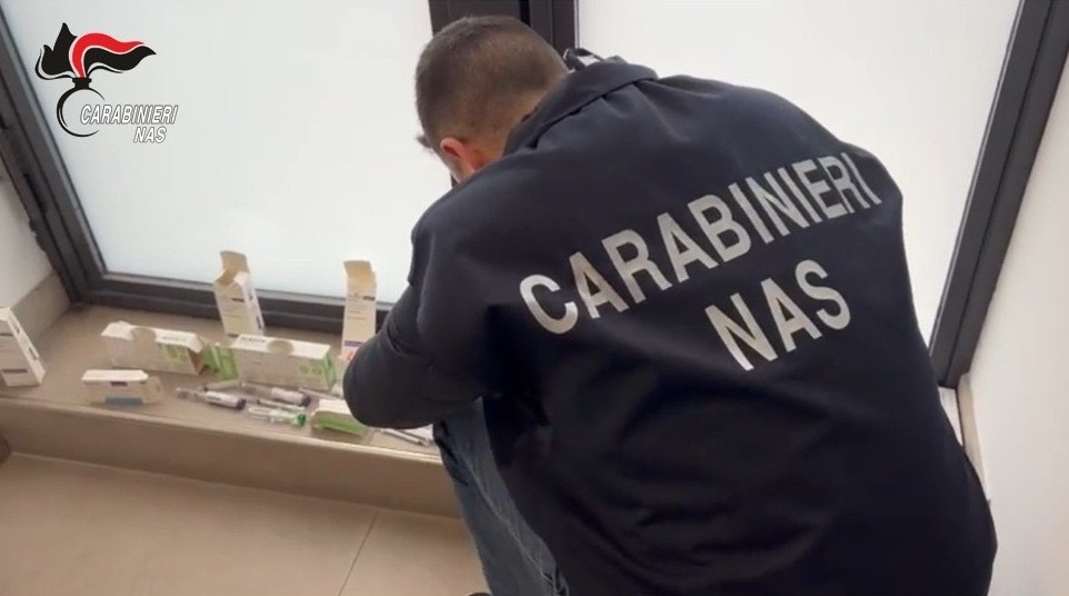 Al momento stai visualizzando Sequestrato ambulatorio medico abusivo: due denunce