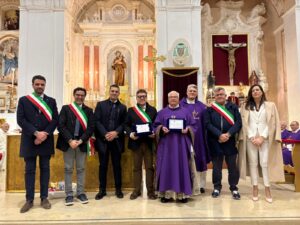 Scopri di più sull'articolo Menfi festeggia padre Saverio Catanzaro: 90 anni di vita e 65 di sacerdozio. Le foto