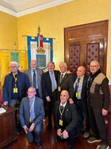 Scopri di più sull'articolo Il sindaco Francesco Miccichè consegna targa e attestato di riconoscimento al Cavaliere Franco Messina