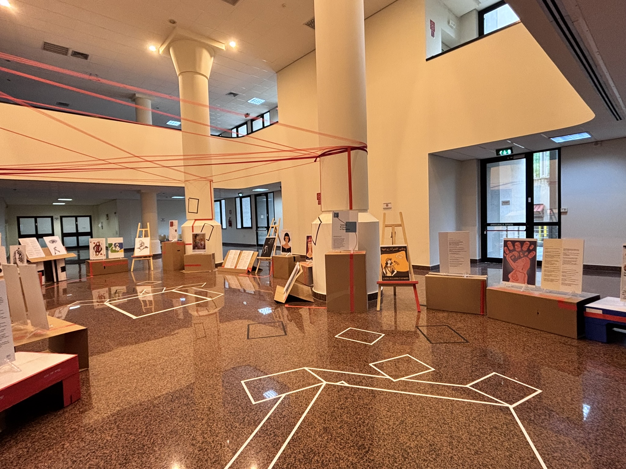 Scopri di più sull'articolo Agrigento, l’arte entra in tribunale: una mostra contro gli stereotipi di genere (galleria foto)