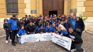 Scopri di più sull'articolo Agrigento, la protesta dei sordi davanti alla Prefettura: “Siamo stati abbandonati”