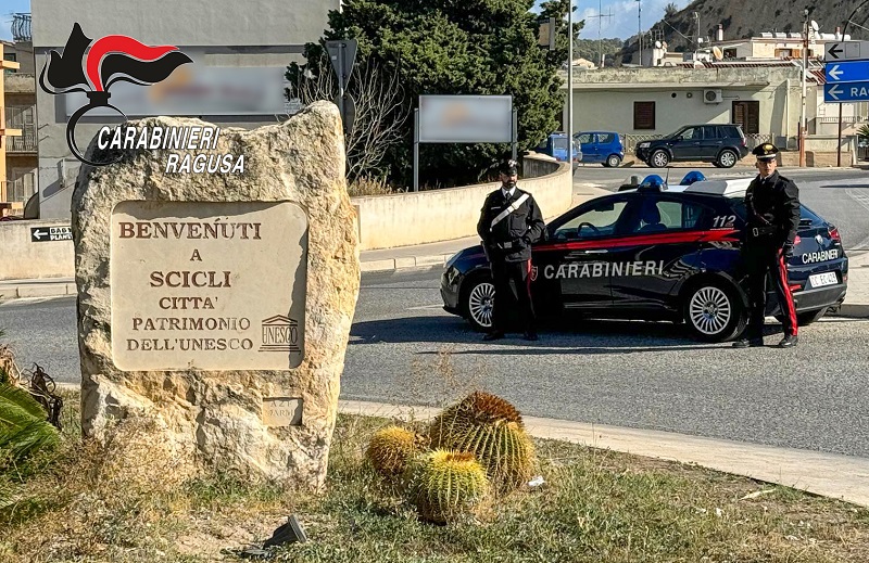Al momento stai visualizzando Scicli, banco ortofrutta dato alle fiamme: denunciati madre e figlio minorenne