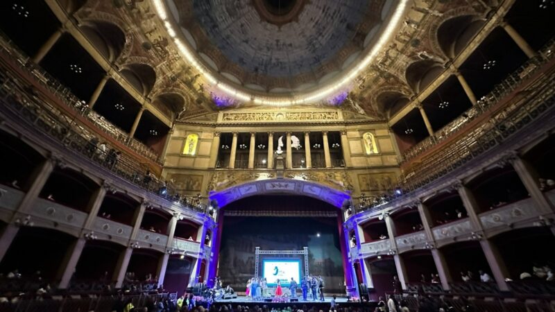Al momento stai visualizzando Giovedì 2 aprile il Teatro Politeama di Palermo si illumina in occasione della Giornata Mondiale per la Consapevolezza sull’Autismo. Una serata di solidarietà, partecipazione e diritti