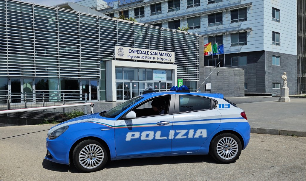 Al momento stai visualizzando Ubriaco al pronto soccorso sferra pugno a medico: arrestato 19enne