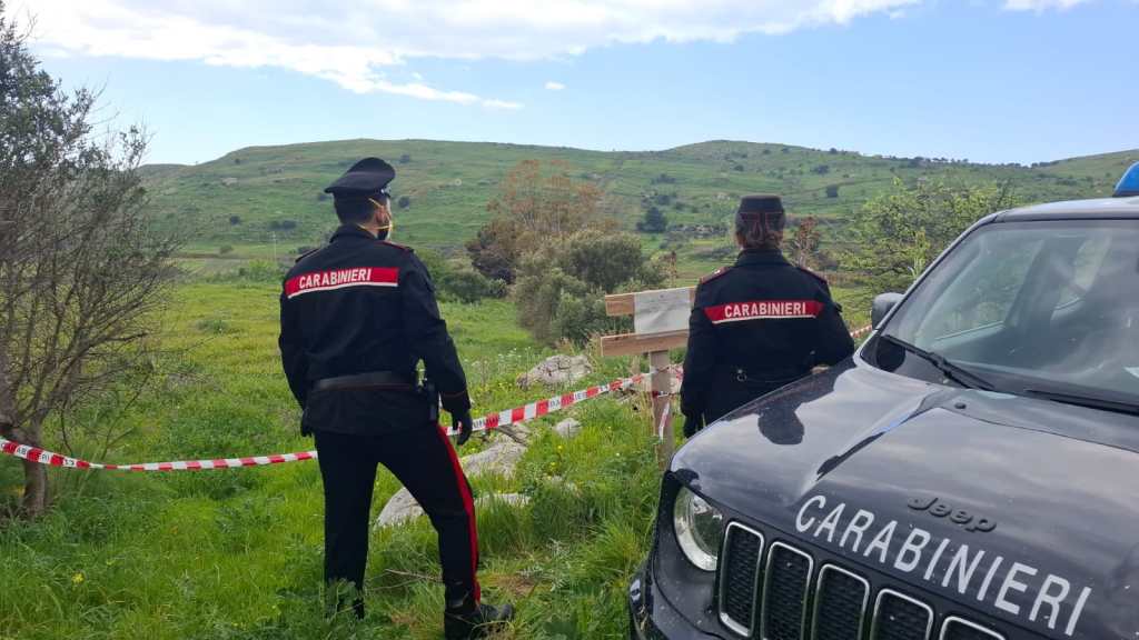 Al momento stai visualizzando Preleva rifiuti pericolosi da un cantiere e li getta in un terreno a Porto Empedocle, denunciato 