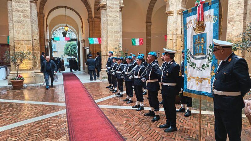 Al momento stai visualizzando Polizia Penitenziaria da 209 anni in prima linea, spettacolare cerimonia ieri al teatro Pirandello