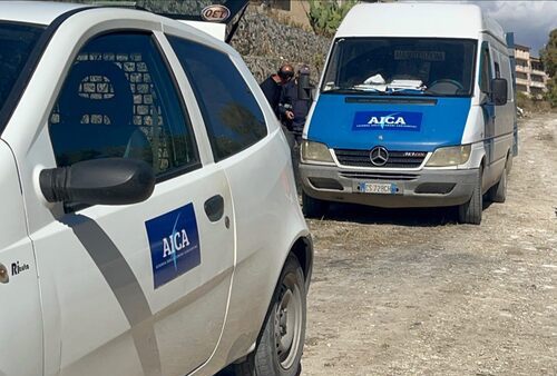 Scopri di più sull'articolo Ha allaccio abusivo e incita a non pagare le bollette: AICA lo denuncia