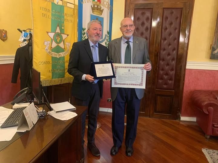 Scopri di più sull'articolo Agrigento, riconoscimento al Cavaliere Franco Messina per la prestigiosa “Benemerenza Magistrale”