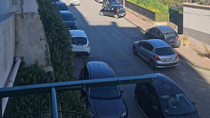 Al momento stai visualizzando Via Plebis Rea, tre giorni fa raffica di multe ai residenti, oggi zona franca per tutti