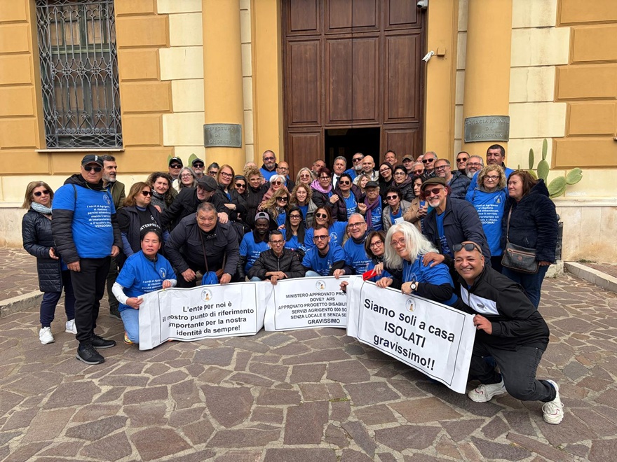 Al momento stai visualizzando Manifestazione davanti l’ex Provincia comunità dei sordi della provincia di Agrigento