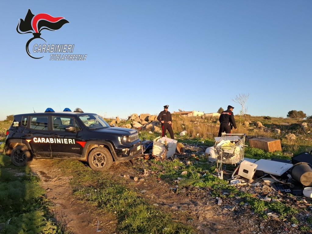 Al momento stai visualizzando Agrigento – Sorpreso ad abbandonare rifiuti speciali in un’area verde, denunciato