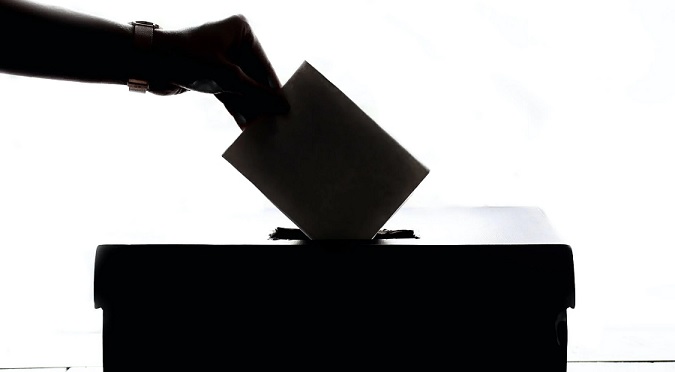 Al momento stai visualizzando Naro, tensione al seggio: pretende di votare nella sezione sbagliata e insulta gli scrutatori, denunciato
