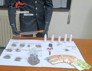 Scopri di più sull'articolo Trovato in possesso di droga e materiale esplodente, arrestato