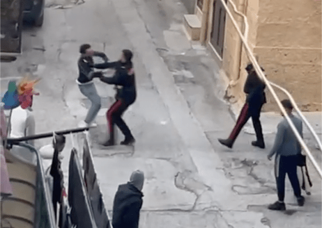 Scopri di più sull'articolo Paura a Ribera, immigrati si affrontano con un coltello: intervengono i carabinieri 
