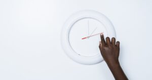Scopri di più sull'articolo Scatta l’ora legale: lancette avanti e più luce la sera, ma si dorme un’ora in meno