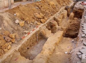 Scopri di più sull'articolo Un arco medievale riemerge dai cantieri: Agrigento riscopre la sua storia sotto terra