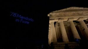 Scopri di più sull'articolo Mandorlo in Fiore 2026: acceso il Tripode dell’Amicizia ad Agrigento [Foto]