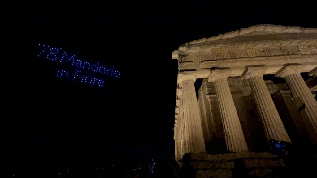 Scopri di più sull'articolo Mandorlo in Fiore 2026: acceso il Tripode dell’Amicizia ad Agrigento [Foto]