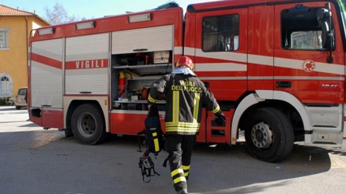 Al momento stai visualizzando Licata, crolla una palazzina di tre piani abbandonata: si cerca un uomo