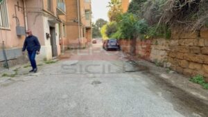 Scopri di più sull'articolo Meglio tardi…ssimo che mai, via ai lavori di riparazione al collettore fognario in via Petrarca