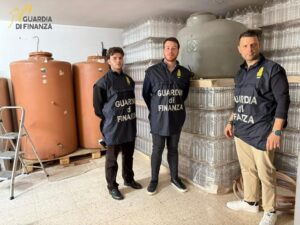 Scopri di più sull'articolo Sequestrati 8 mila litri di vino in una cantina abusiva a Palma di Montechiaro