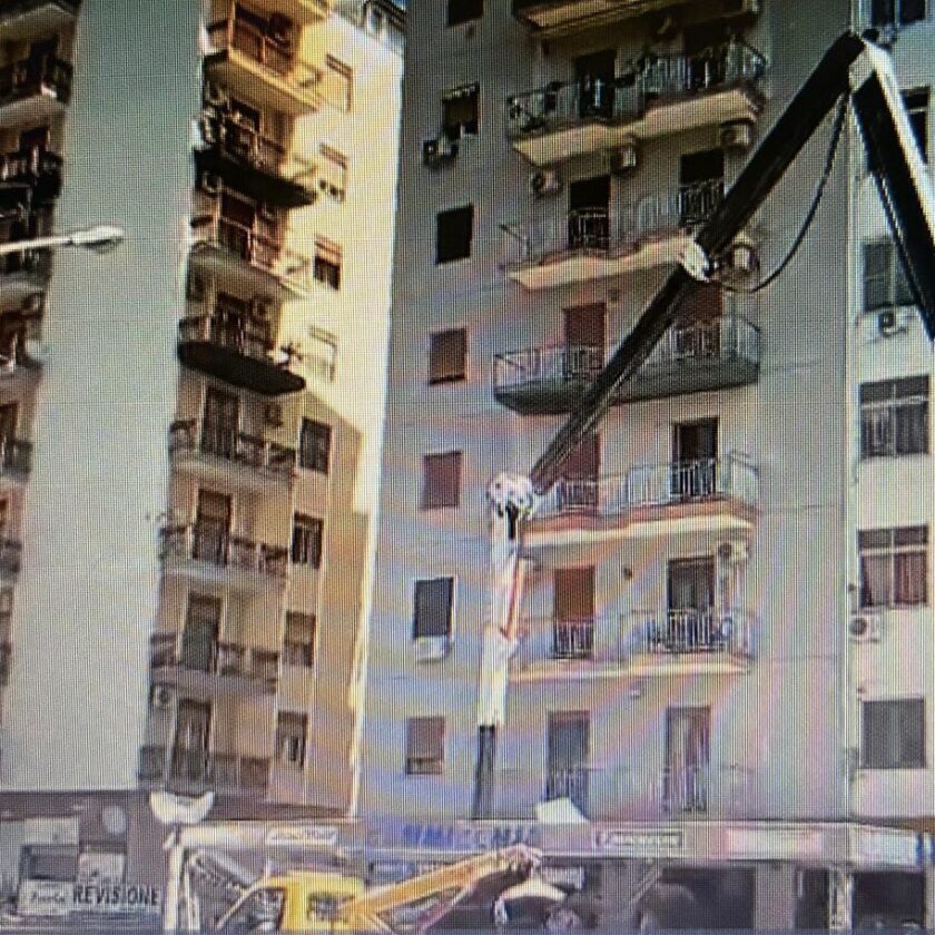 Al momento stai visualizzando Crollo di una gru a Palermo: due operai perdono la vita sul lavoro