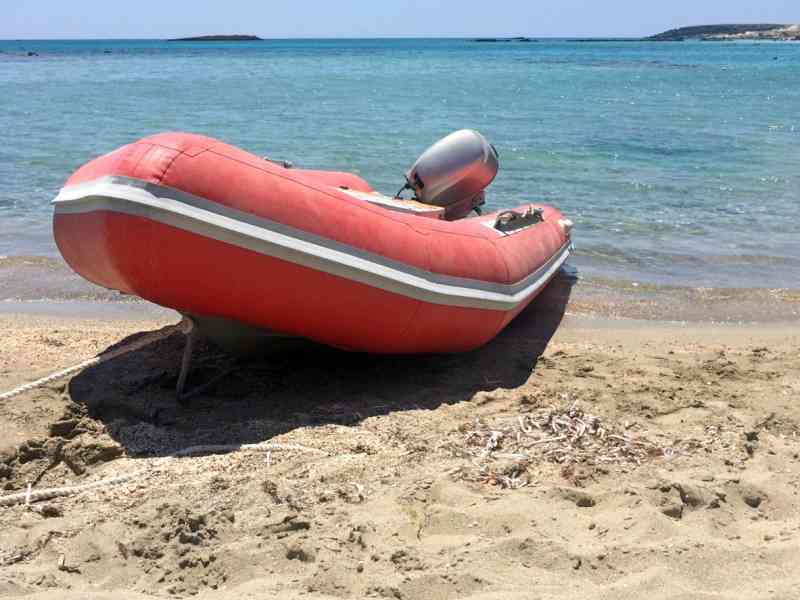 Al momento stai visualizzando Gommone ritrovato alle Solette: attive le ricerche dei migranti disperso