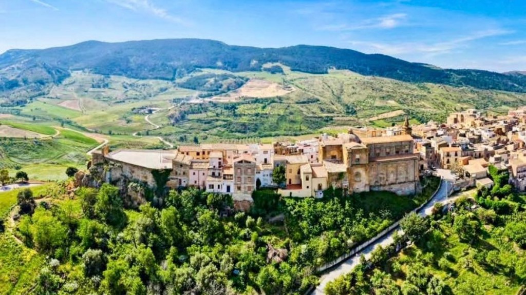 Al momento stai visualizzando Furto di rame dai pali della luce: danni ingenti per 25 mila euro