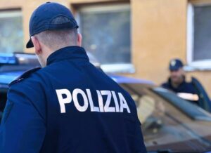 Scopri di più sull'articolo Sparatoria tra clan rivali: sei arresti dopo colpi contro le abitazioni