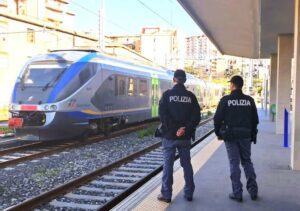 Scopri di più sull'articolo Due minorenni indagati per aver bloccato i binari con cemento