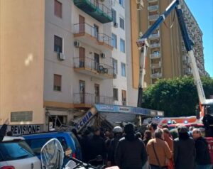 Scopri di più sull'articolo Due operai perdono la vita in un tragico incidente su una gru