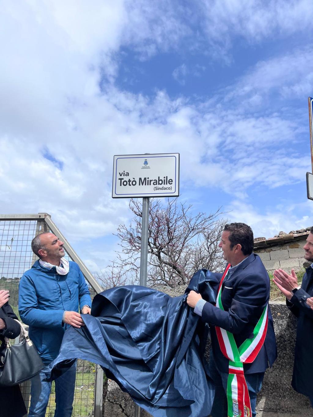 Al momento stai visualizzando Intitolata a Salvatore Mirabile una nuova via a Cammarata