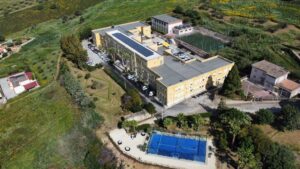 Scopri di più sull'articolo Inaugurato il primo campo da padel scolastico all’Istituto Amato Vetrano di Sciacca