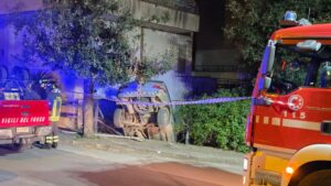 Scopri di più sull'articolo Giovane ricoverato dopo un incidente: auto finisce in una scarpata