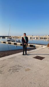 Scopri di più sull'articolo Clemente continua il presidio a Porto Palo per la rimozione della posidonia